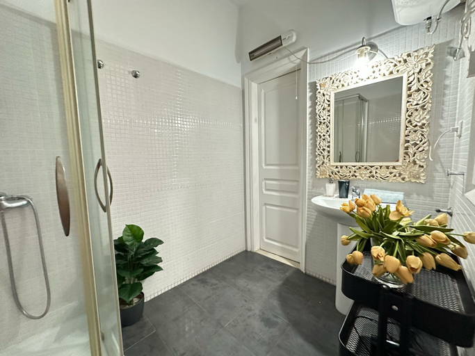 Bathroom, Rooms Diputacion, Barcelona