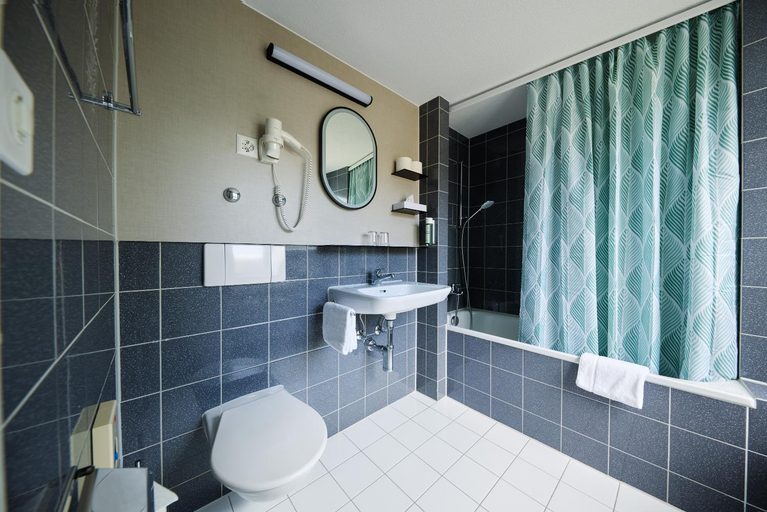 Bathroom 4, Hotel Limmathof, Zürich