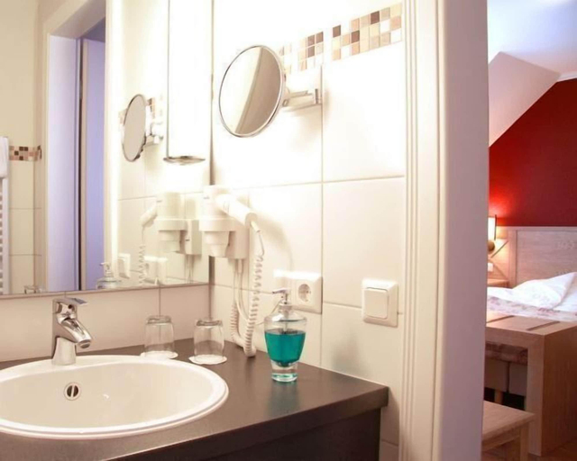 Room 5, Dreimädelhaus Bremen Hotel & Restaurant, Oldenburg