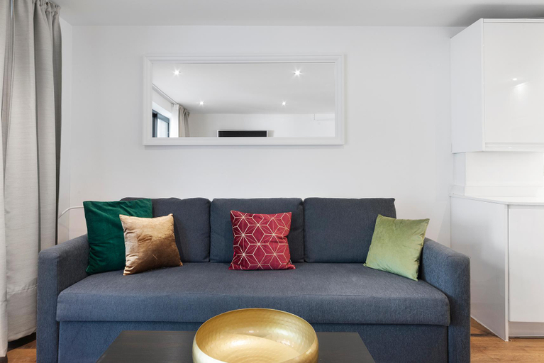 Others 4, Hermitage Road Apartment By MoreThanStays , London