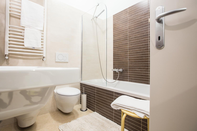 Bathroom 3, Il Fortino, L'Aquila