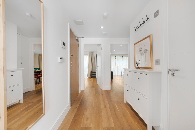 Others 5, Hermitage Road Apartment By MoreThanStays , London
