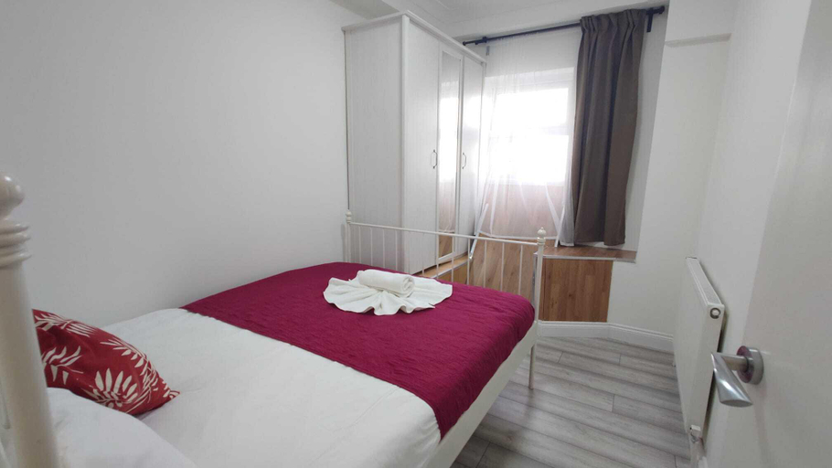 Bedroom 2, Eurostar City Apartments, London