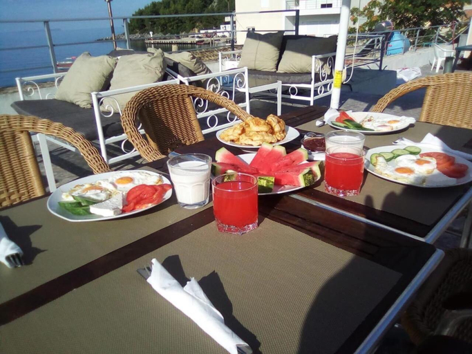 Food & Drinks 3, British Hotel, Vlorës