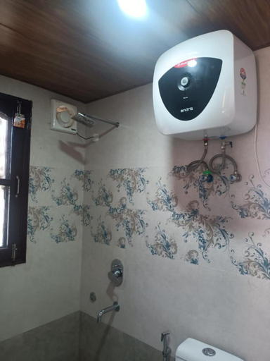 Bathroom 2, Zoz sm6, Shimla