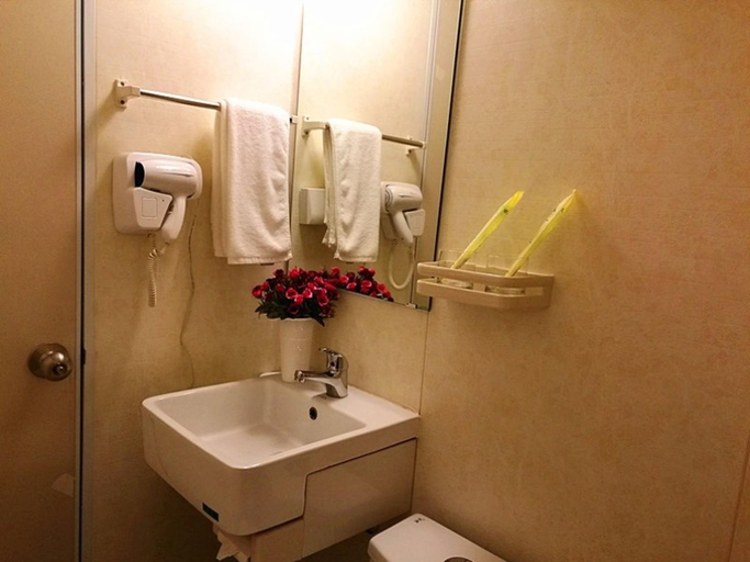 Bathroom 3, Shell Hotel Shijiazhuang Pingshan County Xianbiao Street, Shijiazhuang