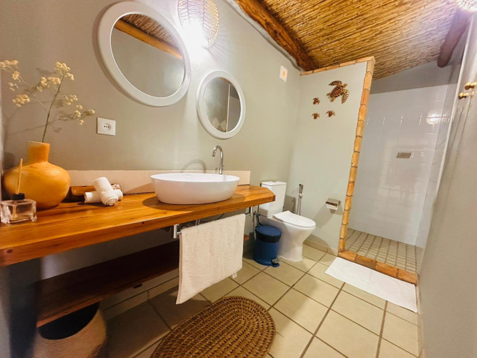 Bathroom 3, Telvina Beach Lodge, Vilanculos