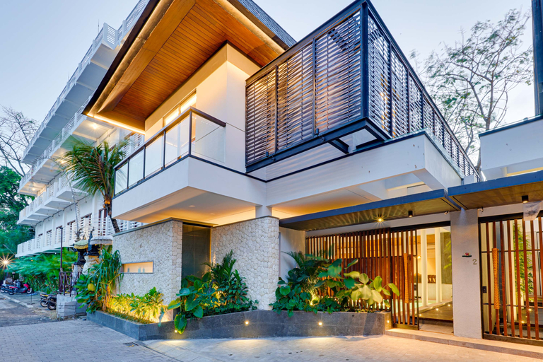 Exterior & Views
