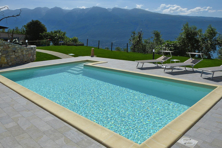 Sport & Beauty 2, Apartment in Tignale with Lake Garda Views, Brescia