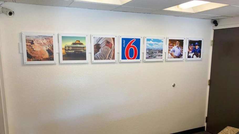 Others 4, motel6, La Crosse
