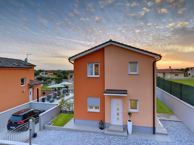 Exterior & Views 1, Villa in Pula with Pool  Parasol, Pula