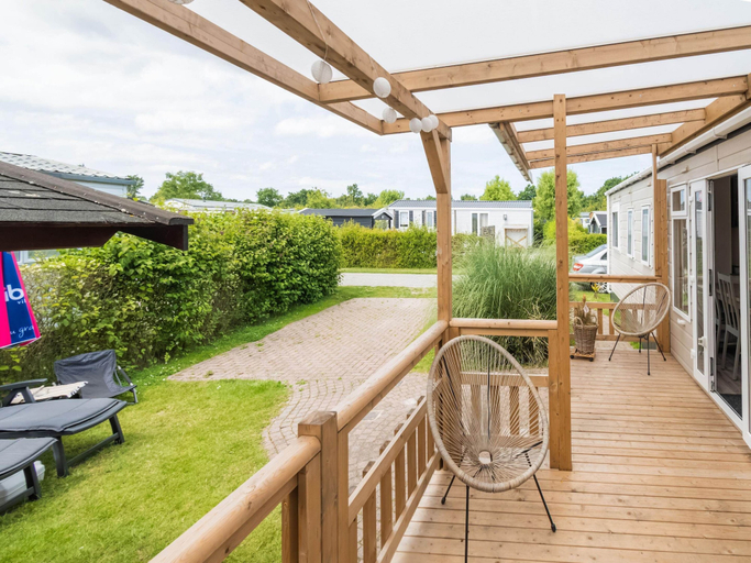 Garden 5, Luxury Chalet With Garden in Quiet Location in Renesse, Schouwen-Duiveland