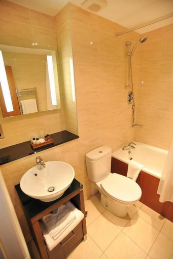 Bathroom 4, The Golden Lion Hotel, Stirling