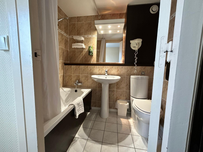 Bathroom 4, Hotel Inn Design Le Havre Nord Montivilliers, Seine-Maritime