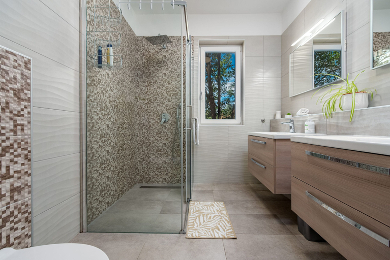 Bathroom 4, Villa Meštrovic, Zadar