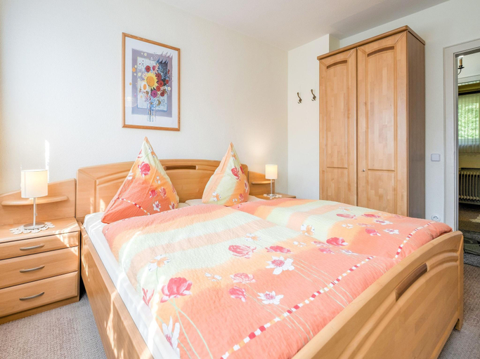 Bedroom 2, Geraumiges Apartment am Waldrand im Sauerland, Hochsauerlandkreis