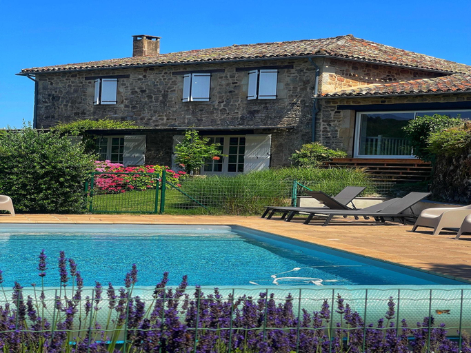 Sport & Beauty 4, Historic Village Escape w Pool, Tarn