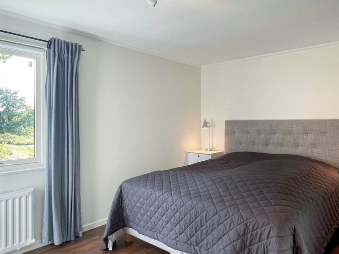 Bedroom 2, 7 Person Holiday Home in Hakenaset, Tjörn