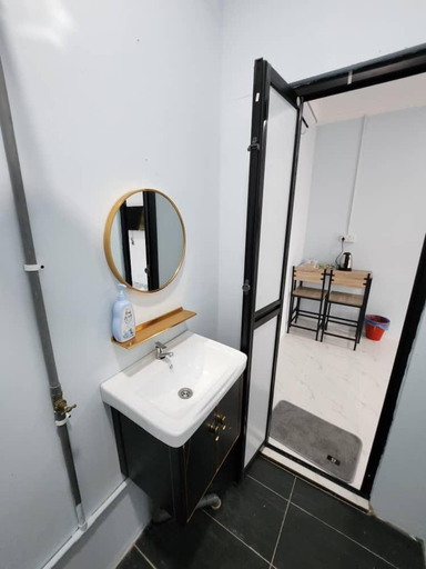 Bathroom 3, Roomstay McAyoh, Setiu