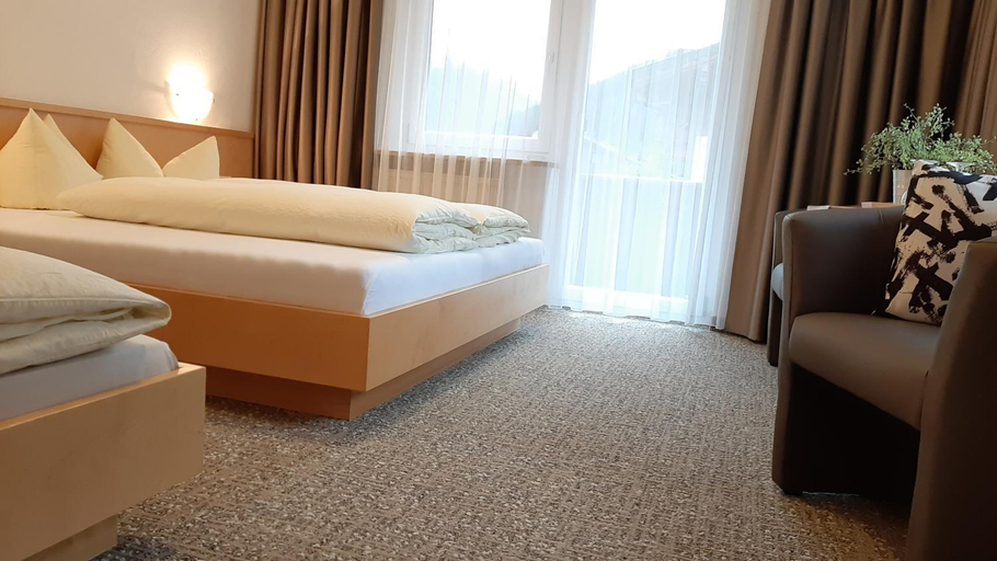 Bedroom 2, Hotel Garni Bergland, Innsbruck Land
