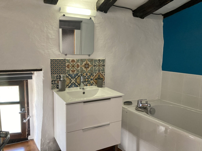 Bathroom 5, Les Deux Chevaux Guesthouse, Aude