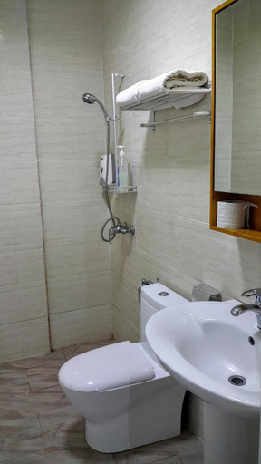 Bathroom 4, Residence 21 Boutique Inn, Miri