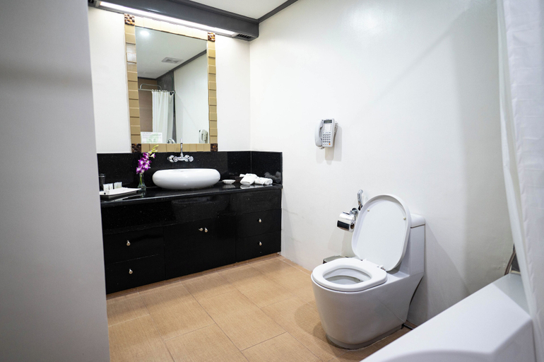 Bathroom 4, Apo View Hotel Davao, Davao City