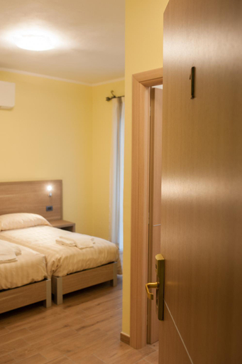 Bedroom 2, Hotel Ristorante Piccadilly, Vercelli