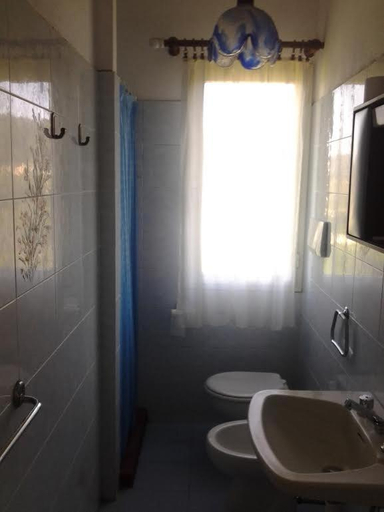 Bathroom 5, Hotel Rustichello, Livorno