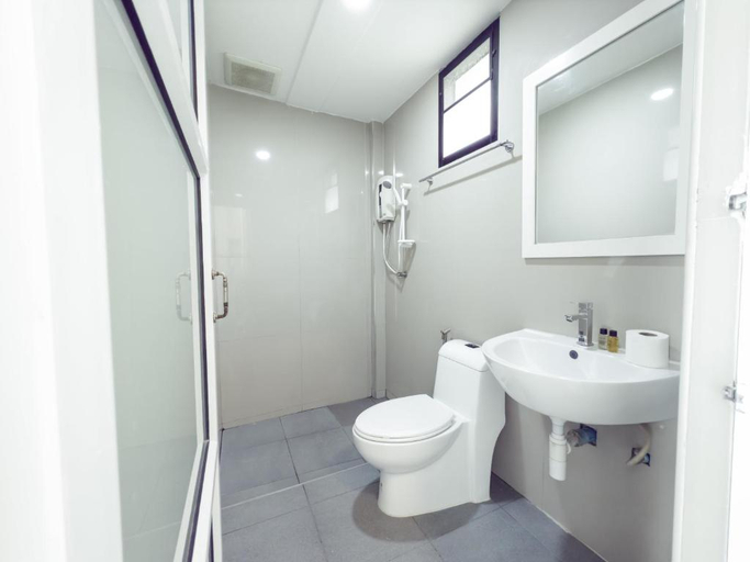 Bathroom 4, Amiigo Kohlarn, Pattaya