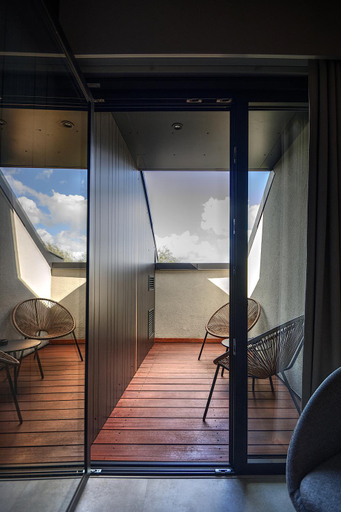 Others 5, Hotel Hallensis, Vlaams Brabant