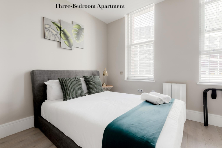 Bedroom 2, Superb Apartments opposite Edgware Road Station, London