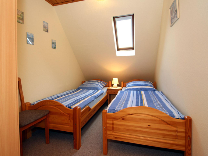 Bedroom 2, Ferienwohnung in Moorhusen, Aurich