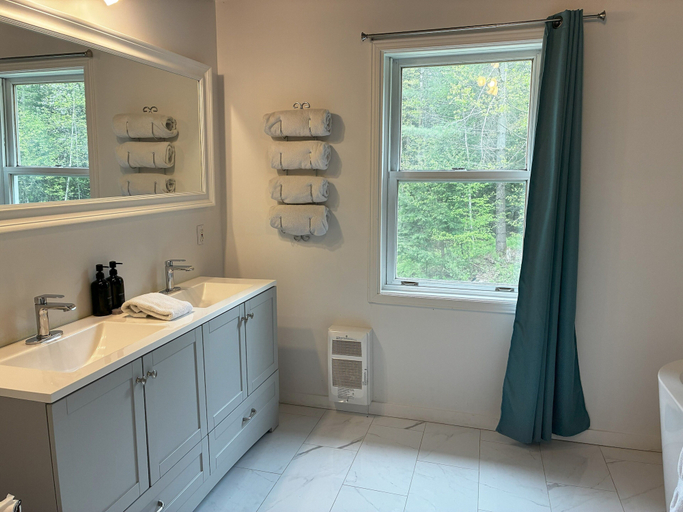 Bathroom 4, Au Sommet du Lac Magog, Memphrémagog