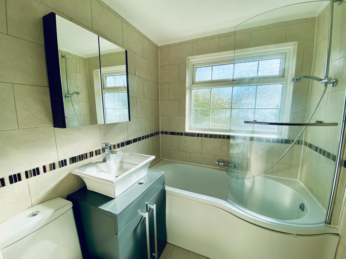 Bathroom, Cloud9StayZ at The Leafield, Surrey
