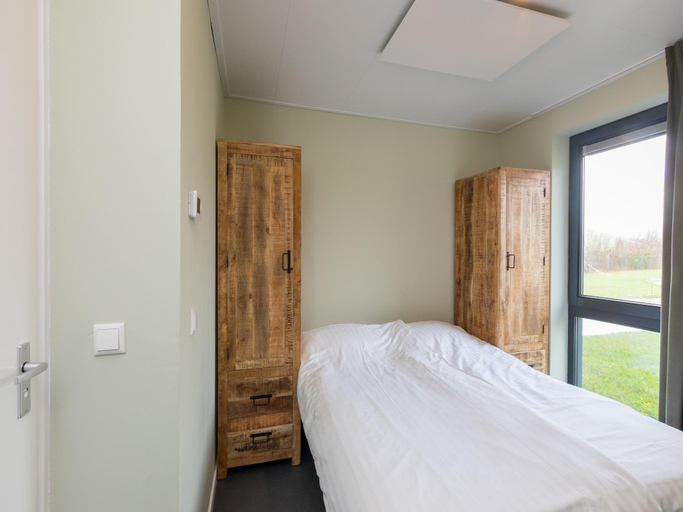 Bedroom 2, Holiday Home in Vrouwenpolder near Seabeach, Veere