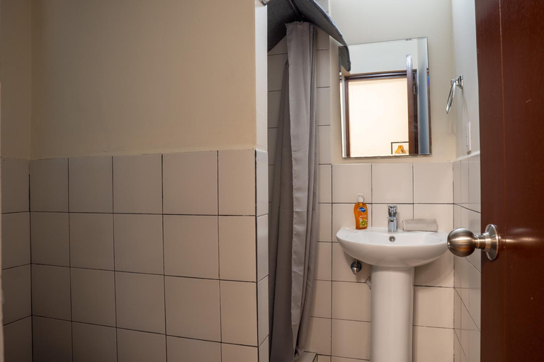Bathroom 3, Uotan, Mexico City