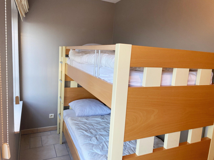 Bedroom 2, Apartment in Nieuwpoort by the Beach, West-Vlaanderen