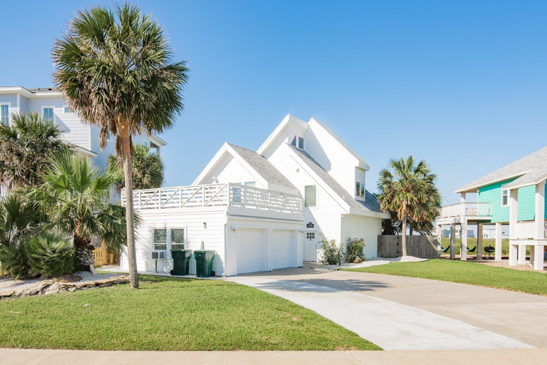 Exterior & Views 2, Aqua Dreams - Pet Friendly! Heated Private Pool!, Nueces
