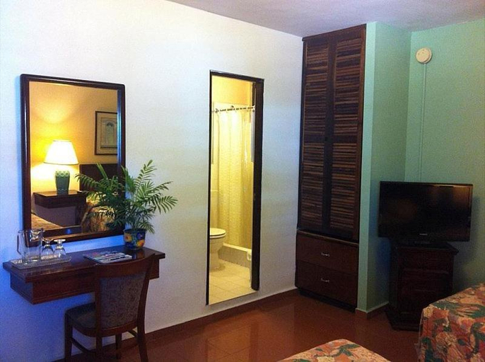 Bathroom 2, Hotel Iberia - San Juan