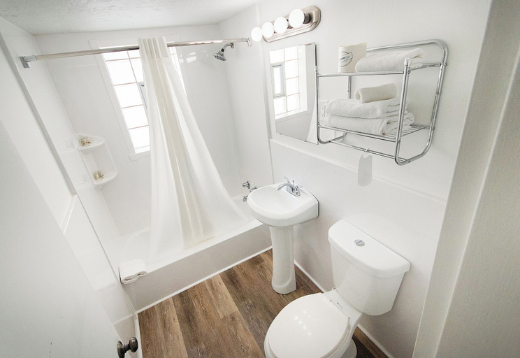 Bathroom 4, Lorraine Hotel, Miami-Dade