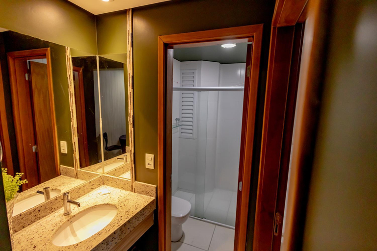 Bathroom 3, Mineir.INN - Riviera | Lazer com Piscinas 24h, Caldas Novas