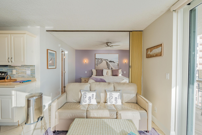 Others 1, Estero Beach & Tennis 605-c, Lee