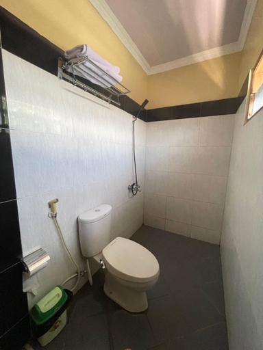Bathroom 5, Hotel Manggala Syariah, Pacitan