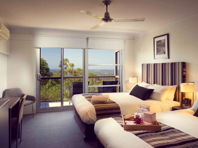 Bedroom 3, Mercure Clear Mountain Lodge, Central Pine West