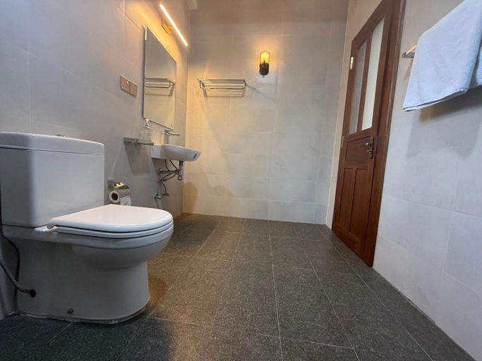 Bathroom 3, Hanthana Heritage, Pathahewaheta