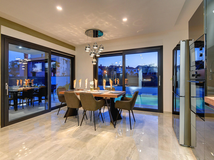 Food & Drinks 5, Holiday Home in Rovinj with Pool and Sauna, Rovinj