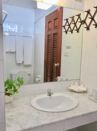 Bathroom, Fulay Hotel, Hua Hin