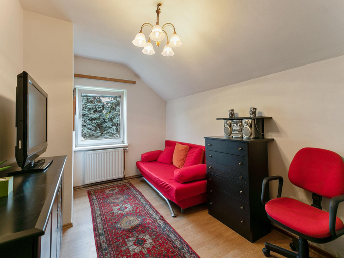 Others 4, Lively Holiday Home in Wien with Private Garden, Wien