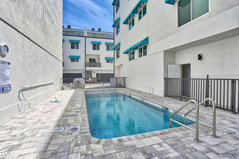 Sport & Beauty 4, Azul Townhomes A1, Pinellas